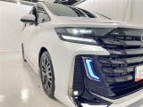 フォグランプ装着車です。暗い夜道の車両前方を明るく照らします