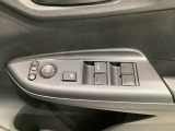 パワーウインドウは運転席でドア4枚とも上下の操作ができるようになっています。子供さんが勝手に操作できないようにロックすることも可能です。