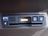 ■【ETC車載器】が装備されています。セットアップをしてお渡しとなり、ETCカードを差し込むだけで高速道路の利用が可能です。