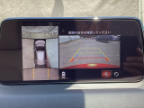 狭い場所での駐車やすれ違いなどでより的確な運転操作に役立つ360&deg;ビューモニターが装備されています。