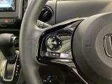 ステアリング左手側はオーディオ関連の操作スイッチです。視線を逸らすことなく運転に集中できます