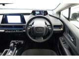 スポーティームード溢れる運転席周りですね。 クイックなドライビングに対応できるよな運転席回りになっています。 ドライブがますます楽しくなりますね!
