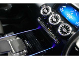 こちらの車両は「メルセデス・ベンツあざみ野」にて展示中でございます。営業時間は10:00〜18:00、年末年始以外定休日はございません。お問合せはフリーダイヤルもしくは045-904-1484までお気軽にご連絡ください。