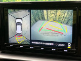 【パノラミックビューモニター】専用のカメラにより、上から見下ろしたような視点で360度クルマの周囲を確認することができます☆死角部分も確認しやすく、狭い場所での切り返しや駐車もスムーズに行えます。