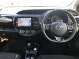 シンプルで使いやすいコクピット。視界性もよく運転しやすいですよ。スイッチ類も使いやすい場所に配置されています。