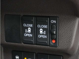 ◆両側電動スライドドア◆狭い駐車場でも乗り降りが楽々♪お子様が隣の車にドアを当ててしまう心配もございません!小さなお子様連れの方もこれで安心。