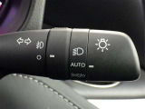 【オートライト】車外の明るさに応じて、自動的にライトの点灯・消灯をしてくれます。