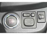 スマートキーを携帯していればキーを取り出さずにドアを施錠&解錠。クルマの始動も可能です。