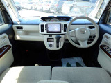 オシャレなインテリアで運転する気分も盛り上がりますよね^^