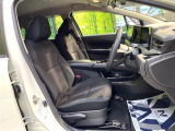 運転席まわりには十分なスペースがあり、大柄な方でもゆったり運転していただける環境です。