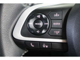 ステアリングスイッチでハンズフリー電話や音声認識、オーディオ操作やマルチインフォメーションディスプレイ内の表示切替えなどが出来ます。走行中に視線を逸らさず出来る手元操作は安全運転につながります。