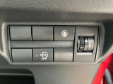 ◆セーフティ・シールドスイッチ/車線逸脱防止支援システム◆走行車線のレーンマーカーに近づくとメーター内の警告灯が点滅と同時にブレーキを短時間制御し、車両を車線内に戻す方向に制御してくれます!