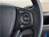 ◆アダプティブクルーズコントロール◆予め設定した車速内でクルマが自動的に加減速。前走車との適切な車間距離を維持しながら追従走行します。【LKAS】車線維持支援システムでステアリング操作を支援。
