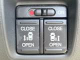 【両側パワースライドドア】スマートキーや運転席のスイッチで後席両側スライドドアの開閉が可能♪電動だから力を入れてドアを開ける必要が無く、小さなお子様でも簡単に開け閉めでき快適です♪