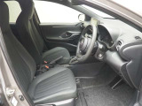 運転席には、上下シートアジャスターがついており、前を見やすく調整できます。