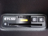 ■【ETC車載器】が装備されています。セットアップをしてお渡しとなり、ETCカードを差し込むだけで高速道路の利用が可能です。