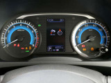メーター内のカラーディスプレイには運転をサポートするさまざまな情報を表示!瞬間燃費などが表示できます。