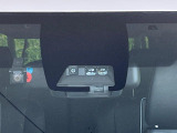 【トヨタセーフティセンス】走行中に前方の車両等を認識し、衝突しそうな時は警報とブレーキで衝突回避と被害軽減をアシスト。より安全にドライブをお楽しみいただけます。