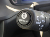 ★マルチビューカメラ★ワイパーレバー先端の「CAMERAスイッチ」を押すことで、車を上空から見下ろしたような映像をカーナビ画面に映し出し、車庫入れや縦列駐車をサポートしてくれます♪