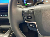 運転中、オーディオの操作をしてて、ハッとしたことはありませんか?ステアリングスイッチは、運転中でもハンドルでオーディオの操作が可能です。安全なドライブをサポートします。