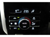 ★エアコンはオートタイプが装着済みです!オートモードにしておけば、車内温度を設定するだけで風の料や吹き出し口の切り替えを機械が行ってくれます!一年中快適な環境を作れますよ♪