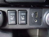 運転席と助手席に加え、後部座席にもシートヒーターを装備しています。冬場は必需品です!