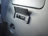 助手席背もたれの後ろにETC車載器があります。