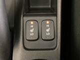 前席の左右別々のシートヒータースイッチが付いています。HiとLoの2段階で温度設定ができます。