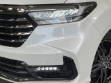 【LEDヘッドライト】悪天候や夜間走行時も良好な視界を確保し安心して運転できる高輝度LEDヘッドライトを装備!点灯速度が早く、消費電力も抑えられています。