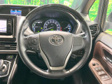 インテリアに合わせたデザインのステアリングは、運転される方のことも考え、運転しやすい形状、大きさです。是非一度、実際に触ってお確かめください。