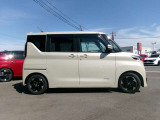 スライドドアですので、狭い駐車場での、乗り降りも、しやすく便利です。