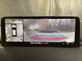 狭い場所での駐車やすれ違いなどでより的確な運転操作に役立つ360&deg;ビューモニターが装備されています。