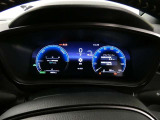 とっても見やすいメーターです。夜間時はラグジュアリーな気分にさせてくれる照明が魅力ですので、夜のドライブも楽しみになりますよ♪