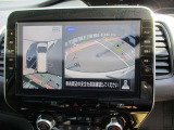 上空から見下ろしているかのように駐車できるアラウンドビューモニター。車庫入れや縦列駐車に役立ちます。