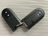 電子カードキーを携帯していれば、ドアハンドルやバックドアのリクエストスイッチを押すだけでドアの施錠・解錠が出来ます♪もちろん 遠隔操作も可能です!盗難防止のイモビライザー機能装備ですよ ☆