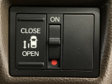 【パワースライドドア】助手席側がパワースライドドアになっており、運転席のスイッチやスマートキーでも開閉が可能です!開口部も広いので乗り降りも楽々♪