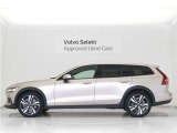 V60CCはあなたのアクティブなライフスタイルを支えるだけの存在ではありません。都市で過ごす日常から、果てしない好奇心に導かれる冒険の旅まで、あなたの人生のすべての瞬間を輝かせるためのパートナーです。