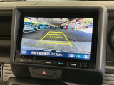【バックカメラ】運転が苦手な方も車庫入れラクラクです!ギアをリバースに入れれば自動的に切り換わりますので、面倒な操作は不要です♪狭い駐車場もお車を傷つけず安心ですね!