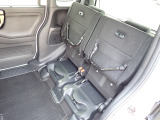 ◆チップアップ&ダイブダウン機構付【ULTR SEAT】は後席座面を左右分割で跳ね上げることができます。トランクで積載できない背の高い荷物をラクラク収納できます。ホンダ車ならではの人気装備です。