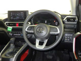 運転席まわりです。 各操作スイッチは使いやすい位置に配置されてます。