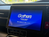 インテリアに馴染む純正ナビがついております。Honda自慢のインターナビは渋滞情報だけでなく天気情報、災害情報、安否情報など多彩な情報をご提供するHonda独自の「通信型ナビ」となっております。
