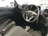 運転席に座ると、前方が見やすくて運転し易そうな印象です♪