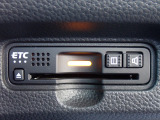 ■【ETC車載器】が装備されています。セットアップをしてお渡しとなり、ETCカードを差し込むだけで高速道路の利用が可能です。
