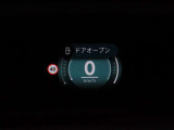 ヘッドアップディスプレイは視認性が非常に良く、運転時の視線を逸らさず様々な情報の確認が行えます