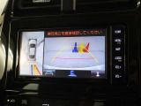 カラーバックガイドモニター装着車は後退時の強い味方です。車庫入れや縦列駐車の際、後退操作の参考になるガイドラインをナビ画面に表示します。後退時には直接後方を確認してくださいね。