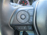 ステアリングリモコン付き。運転中のオーディオ操作が可能なので視線をナビに移したり、ハンドルから手を離さないので危険がなくなり安全です!