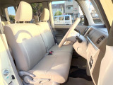 運転席シート廻りは使用感も少なく、良好な状態となっています。前オーナー様が丁寧に使っていたことがよくわかりますね。