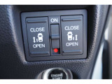 【パワースライドドアスイッチ】運転席から、後部座席の開け閉めが可能なボタンです!ワンプッシュで作動するので、手が塞がっている人などサポートに便利ですね♪