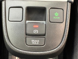 電子パーキングに加えてブレーキホールドシステムを装備しておりますので、信号待ちや踏み切り待ちでもブレーキを踏まずに停止できます!発進する際はアクセルを踏むだけですので渋滞時などはかなり楽ですね!