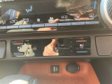 運転席&助手席にシートヒーター付いてます。寒い日に助かります